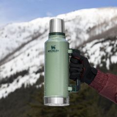 STANLEY - KLASİK VAKUMLU PASLANMAZ ÇELİK TERMOS 1,9 LT - YEŞİL